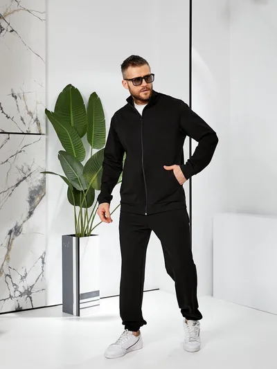 Чоловічий спортивний костюм